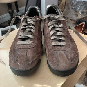 Suede look Pumas